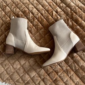 Oasis society NWOT never worn size 10 cream booties